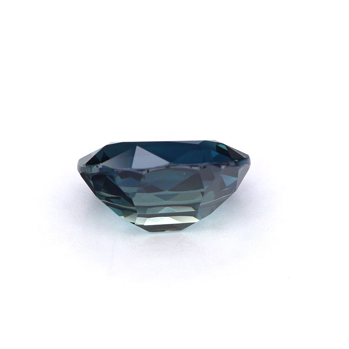Captivating 1.60 Carat Oval Teal Sapphire thumbnail 2